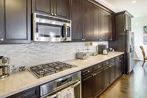 Houston Home w/ Rooftop Patio & Downtown Views!