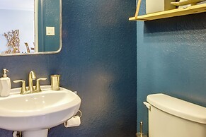 Houston Home w/ Rooftop Patio & Downtown Views!