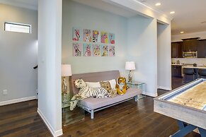 Houston Home w/ Rooftop Patio & Downtown Views!