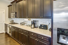 Houston Home w/ Rooftop Patio & Downtown Views!