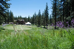 Tahoe Donner Cabin Near Slopes & Lake!