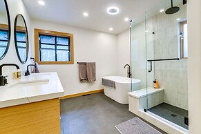 Tahoe Donner Cabin Near Slopes & Lake!