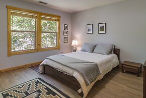 Truckee Retreat w/ Fireplace & Community Amenities