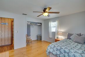 Hot Tub + Dock Access: Lake Hatchineha Getaway!