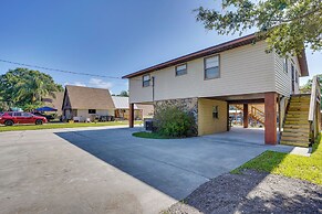 Hot Tub + Dock Access: Lake Hatchineha Getaway!