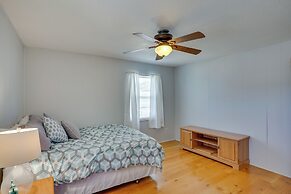 Hot Tub + Dock Access: Lake Hatchineha Getaway!