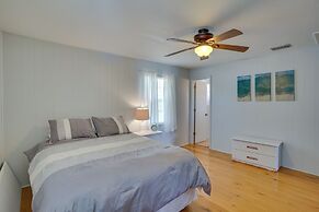 Hot Tub + Dock Access: Lake Hatchineha Getaway!