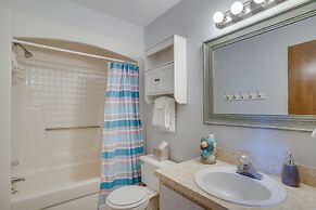 Hot Tub + Dock Access: Lake Hatchineha Getaway!