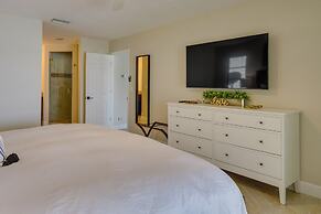 Kayaks & Pool: Lakefront Cape Coral Oasis!