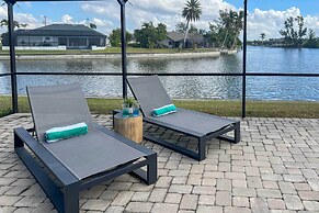 Kayaks & Pool: Lakefront Cape Coral Oasis!
