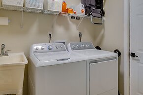 Kayaks & Pool: Lakefront Cape Coral Oasis!