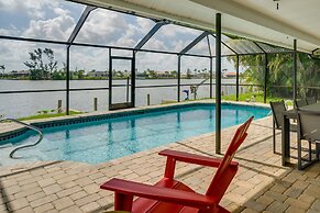 Kayaks & Pool: Lakefront Cape Coral Oasis!