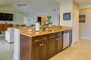 Kayaks & Pool: Lakefront Cape Coral Oasis!