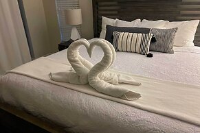 Kayaks & Pool: Lakefront Cape Coral Oasis!