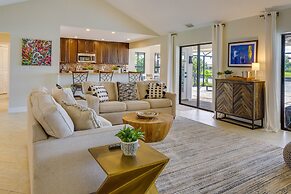 Kayaks & Pool: Lakefront Cape Coral Oasis!