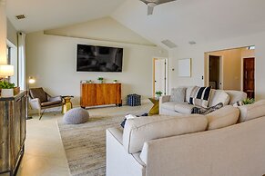 Kayaks & Pool: Lakefront Cape Coral Oasis!