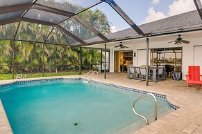 Kayaks & Pool: Lakefront Cape Coral Oasis!