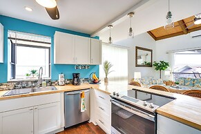 Downtown Kailua-kona Condo w/ Pool & Views