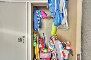 Downtown Kailua-kona Condo w/ Pool & Views