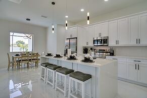 Furnished Lanai & Private Pool: Cape Coral Home