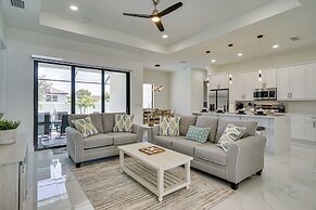 Furnished Lanai & Private Pool: Cape Coral Home