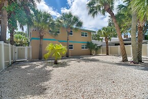 Indian Rocks Beach Retreat: Walk to Beaches!