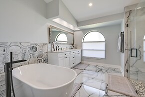 Luxurious Cape Coral Oasis Half Mi to Boat Ramp!