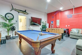 Lanai & Pool: Spacious Villa Near Disney!