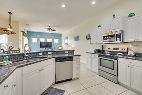 Lanai & Pool: Spacious Villa Near Disney!