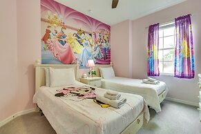 Lanai & Pool: Spacious Villa Near Disney!