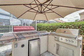 Lanai & Pool: Spacious Villa Near Disney!