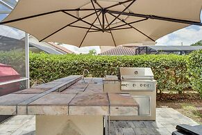 Lanai & Pool: Spacious Villa Near Disney!