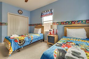 Lanai & Pool: Spacious Villa Near Disney!