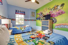 Lanai & Pool: Spacious Villa Near Disney!