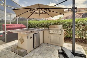 Lanai & Pool: Spacious Villa Near Disney!