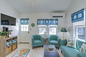 Cozy Indian Rocks Beach Cottage: Steps to Seawall!