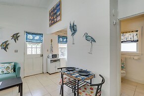 Cozy Indian Rocks Beach Cottage: Steps to Seawall!