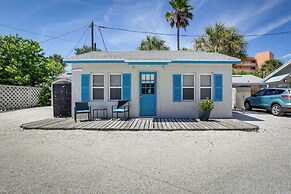 Cozy Indian Rocks Beach Cottage: Steps to Seawall!