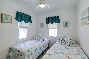 Cozy Indian Rocks Beach Cottage: Steps to Seawall!