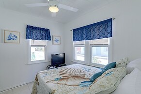 Cozy Indian Rocks Beach Cottage: Steps to Seawall!