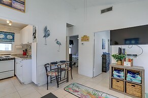 Cozy Indian Rocks Beach Cottage: Steps to Seawall!