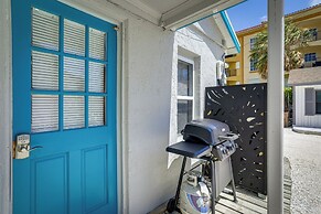 Cozy Indian Rocks Beach Cottage: Steps to Seawall!
