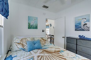 Cozy Indian Rocks Beach Cottage: Steps to Seawall!