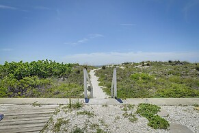 Cozy Indian Rocks Beach Cottage: Steps to Seawall!