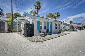 Cozy Indian Rocks Beach Cottage: Steps to Seawall!