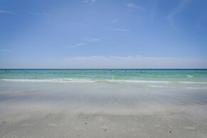 Cozy Indian Rocks Beach Cottage: Steps to Seawall!