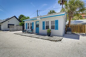 Cozy Indian Rocks Beach Cottage: Steps to Seawall!