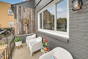 Pittsburgh Retreat w/ Deck & Outdoor Dining!