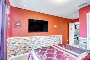 Private Lanai + Resort Perks: Home in Davenport