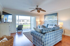 Half Mi to Downtown: Waterfront Cape Coral Condo